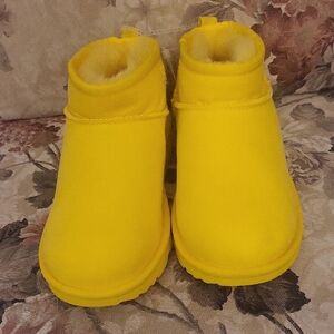 UGG PLUSH Canary Yellow Ultra Mini Sheepskin Ankle Boots Sz 4